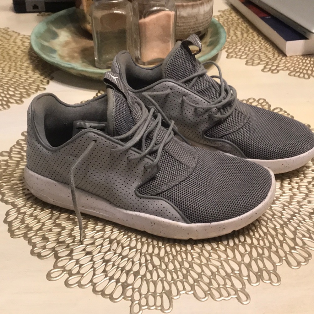 Jordan eclipse gray kids size 5